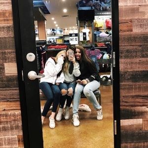 Meet your Posher, Emily